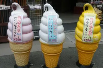 <p>On a hot day, why not stop and enjoy an ice cream after your trek up the mountain?</p>