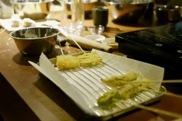 <p>We fry the vegetables one by one.&nbsp;</p>