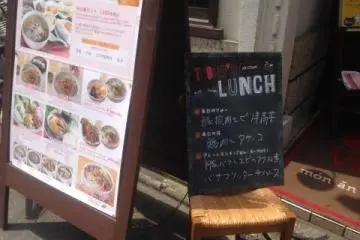 <p>런치메뉴에요.</p>