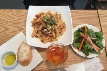 <p>Lunch set: Salad, break, pork pasta with iced tea.</p>