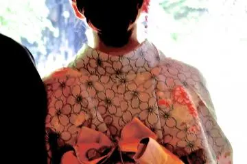 <p>A lovely sight; the woman in kimono, and beyond her, one of Kyoto's most beautiful gardens</p>