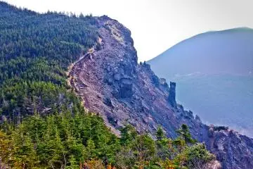 Gunung "Takamine" dengan Asama-San sebagai latar belakang