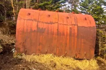 Tempat penampungan darurat yang terlihat sangat jelas