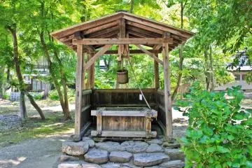 <p>A beautifully preserved wooden water well in the garden of 'Iwabashi-Ke' residence</p>