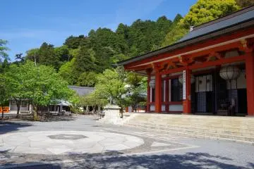 <p>Main Hall of Kurama Temple and the stone pavement indicating the power spot</p>