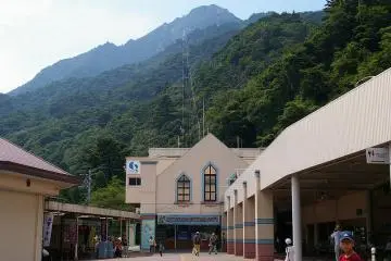 Entranceway to Gozaisho (Photo: ヨシキ)