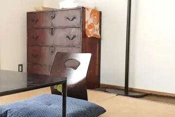 There is a private tatami room that is suitable for couples or families