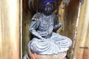 <p>The wooden statue of Sei-Kannon Buddha (Avalokiteśvara), made during the Kamakura Period (1185 &ndash;1333)</p>