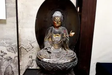 <p>Wooden statue of Shaka-Nyorai (Buddha) made during the Edo period (1603 - 1868)</p>