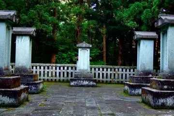 <p>Tomb stones of the late lords of Fukui Matsudaira Clan</p>
