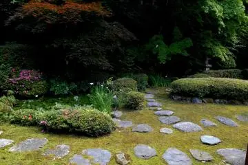 <p>One of the gardens on the temple grounds</p>