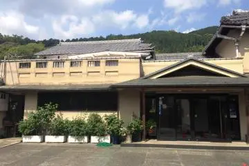 <p>Kagetsu Ryokan hotel about 30 minutes from Maizuru Cruise Ship Terminal</p>