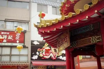 <p>Red and yellow details are all over the area's architecture.&nbsp;</p>