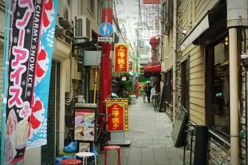 <p>In smaller streets, you may also find restaurants and shops.&nbsp;</p>