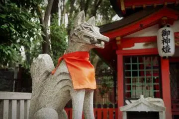 <p>More statues in the shrine.&nbsp;</p>