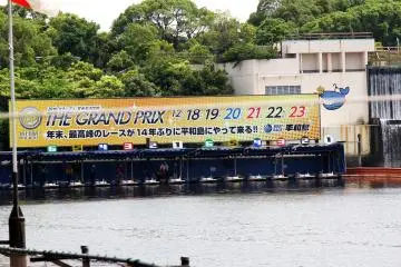 <p>Dynamite boat race drivers getting ready in the shadows to go out there and give it their best.&nbsp;</p>