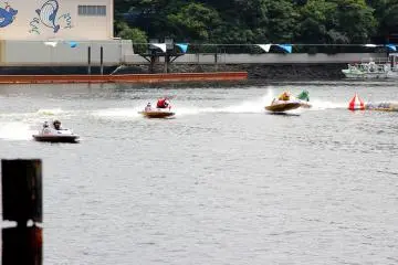 <p>Some people get some air on the high speed turn, they always have to look around to avoid accidents since they're quite close to each other.&nbsp;</p>