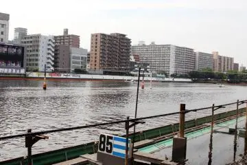 <p>The race is pretty much a straightaway run with two turns involved.&nbsp;</p>