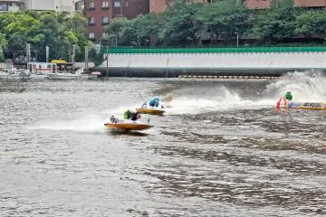 <p>Each driver has their own way of turning and they are all very skilled.&nbsp;</p>