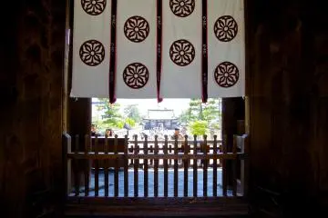 <p>Chu-mon Gate and beautiful streamers</p>