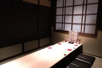 Ruangan lantai tatami dapat diduduki hingga 10 orang 