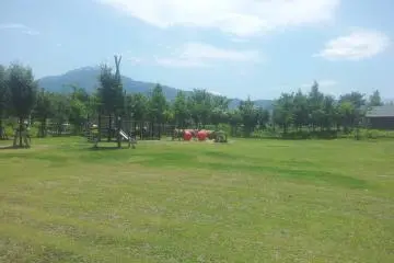 <p>Smaller of the two play sets with giant inflatable balls</p>