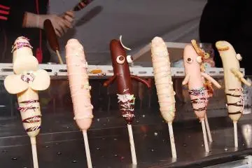 <p>These Strawberry, Vanilla and chocolate coated Banana's are not just cute but also delicious!</p>