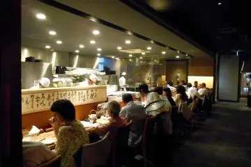 <p>Long counter seats &nbsp;</p>