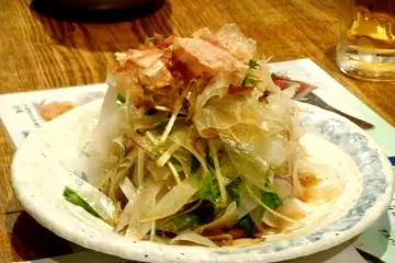 <p>Sliced radish salad</p>