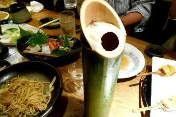 <p>Look! The Sake pitcher is made of genuine bamboo!</p>