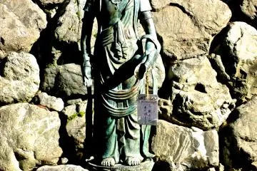 <p>Cleansing font and statue</p>