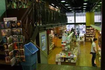 <p>A chic, modern shop in Roppongi</p>