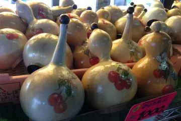Sangat imut! Saya suka penutup berbentuk buah ceri di bagian atasnya