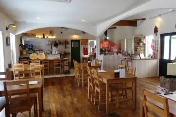 <p>Reminiscent of an Italian cafe</p>