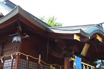 <p>Main hall of Shirahige Shrine viewed from an angle</p>