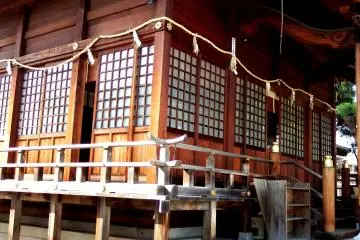 <p>Main hall decorated with a sacred rope</p>