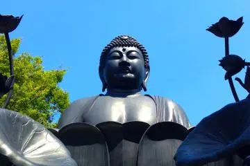 <p>อย่าลืมสวดมนต์ขอพร!</p>