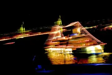 <p>Ship cruisng Yokohama Bay</p>