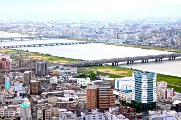 <p>วิวจากบริเวณ "Floating Garden Obseravatory" ภาพของสะพานที่ตัดผ่านแม่น้ำโยดะที่สวยงามเป็นที่ชื่นชอบของผู้มาเยี่ยมชม</p>