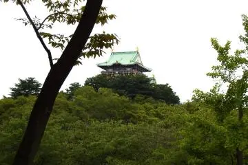 <p>...and you'll see the top of the main tower of Osaka Castle in the distance &nbsp;</p>
