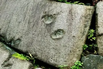 Ada dua tanda di sini!