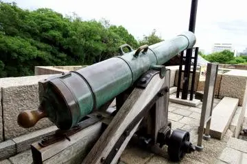 Just beside the entrance to the main castle, there's a cannon displayed. It looks formidable! But why is it here?
