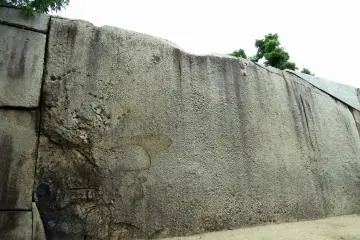 <p>This is 'Takoishi', the Octopus Stone, the largest on the premises!</p>
