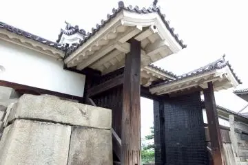 <p>Smaller gate next to the Otemon Gate</p>