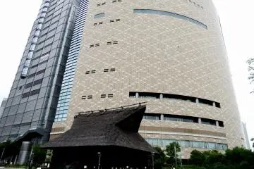 오사카 역사 박물관 앞에 일본의 오래된 집이 있어...이게 뭐야?