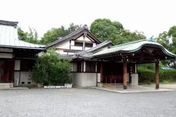 <p>Wedding ceremonies are held in this annex building</p>