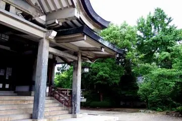 <p>Main hall and stairs leading to the alter. Curiously, half of the main hall is made of concrete, too!</p>