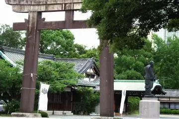 <p>The inner torii gate, the statue of Toyotomi Hideyoshi and the wedding hall</p>