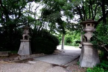 <p>The back entrance to Hōkoku Shrine. It was deserted and quiet. I liked this entrance better than the busy and crowded front entrance</p>