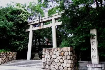 <p>Back entrance of Hōkoku Shrine. Here, there's no signage on Torii, either...WHY?</p>